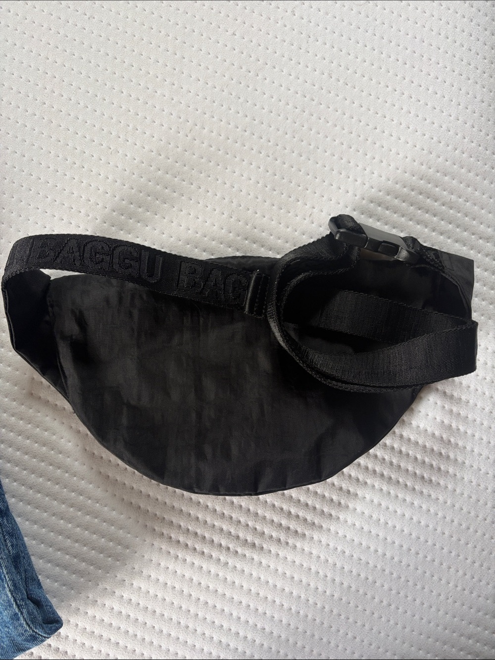BAGGU Crescent Fanny Pack - Picture 7 of 7